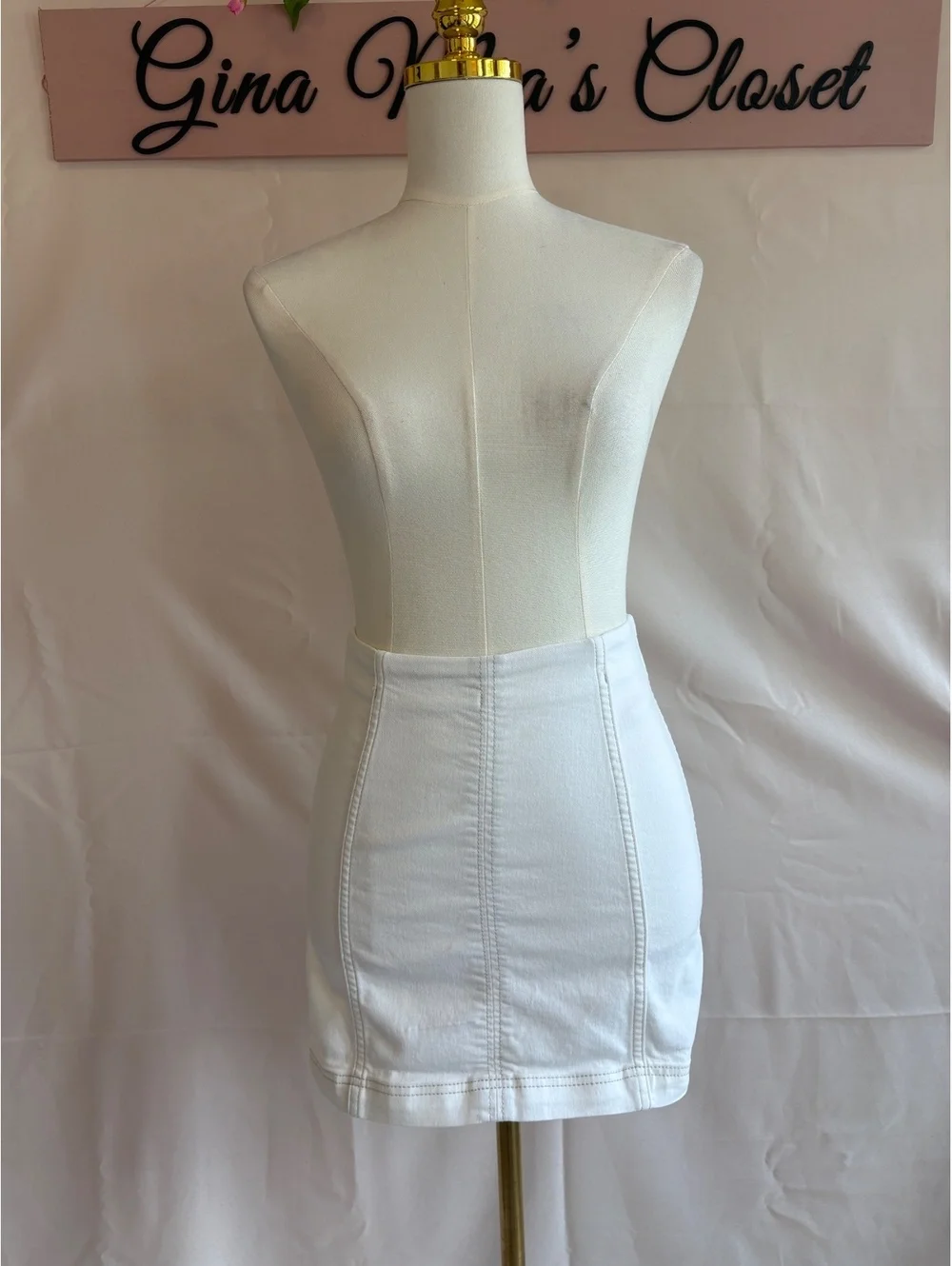 Free People Women's White Denim Mini Skirt Size 2 with Back Zipper